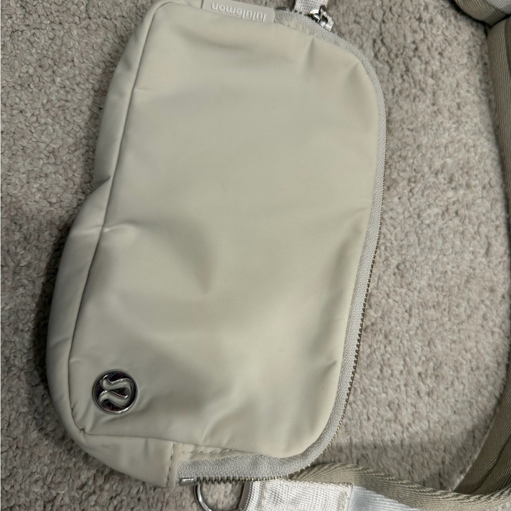 Lululemon Cream Crossbody Sling Bag - Picture 2 of 5